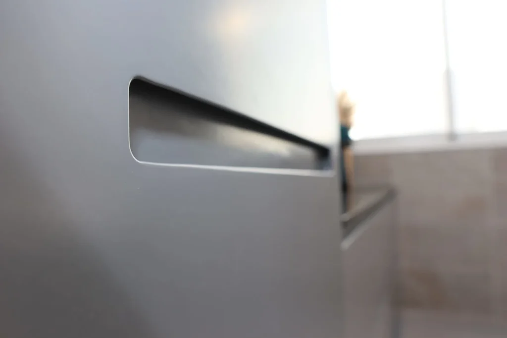 חיתוך חזיתות ידיות אינטגרליות